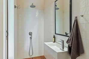 Shower - Early 1900s villa with pool near Ostra (Ostra)
