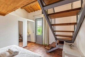 Desk, free WiFi - Early 1900s villa with pool near Ostra (Ostra)