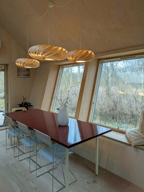 Dining - Architectural tiny house with sauna near beach (Asnæs)