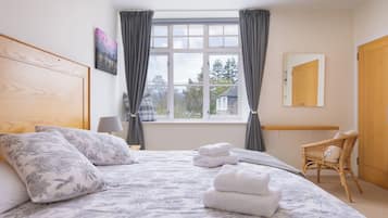3 bedrooms, iron/ironing board, free WiFi, bed sheets