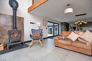 Fireplace - Finest Retreats | Cae Rhug (Llanuwchllyn)