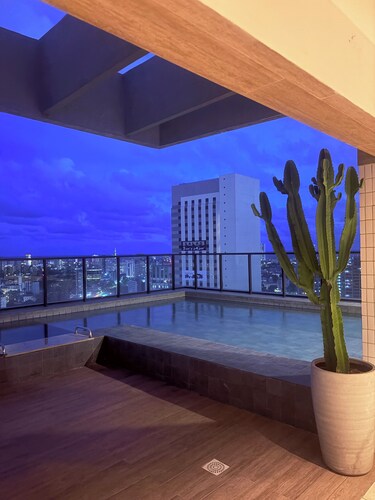 High standard near the American consulate and in the heart of the capital of Pernambuco.