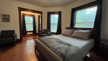 3 bedrooms, iron/ironing board, WiFi, bed sheets