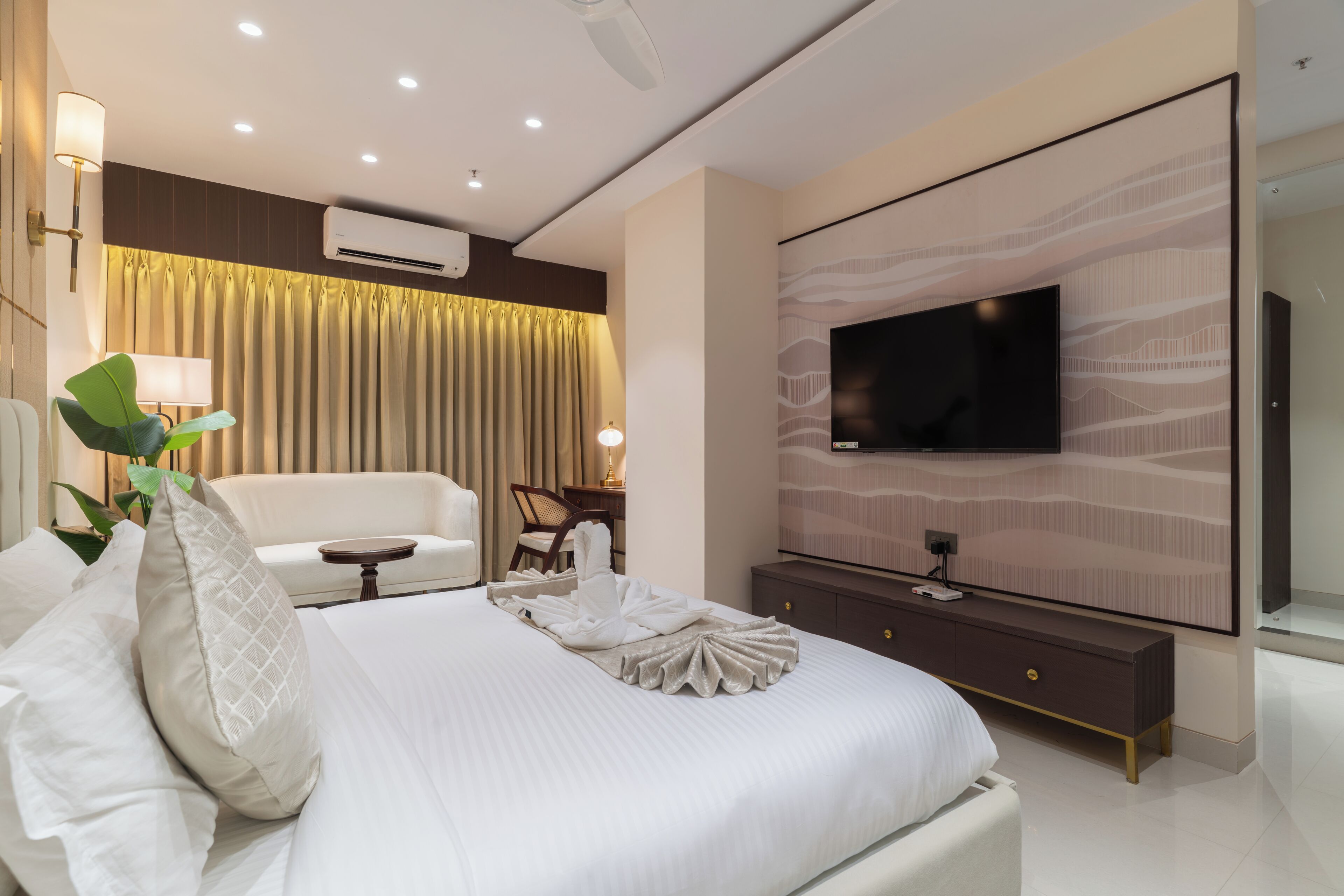 Premium Room, City View | In-room safe, desk, laptop workspace, soundproofing