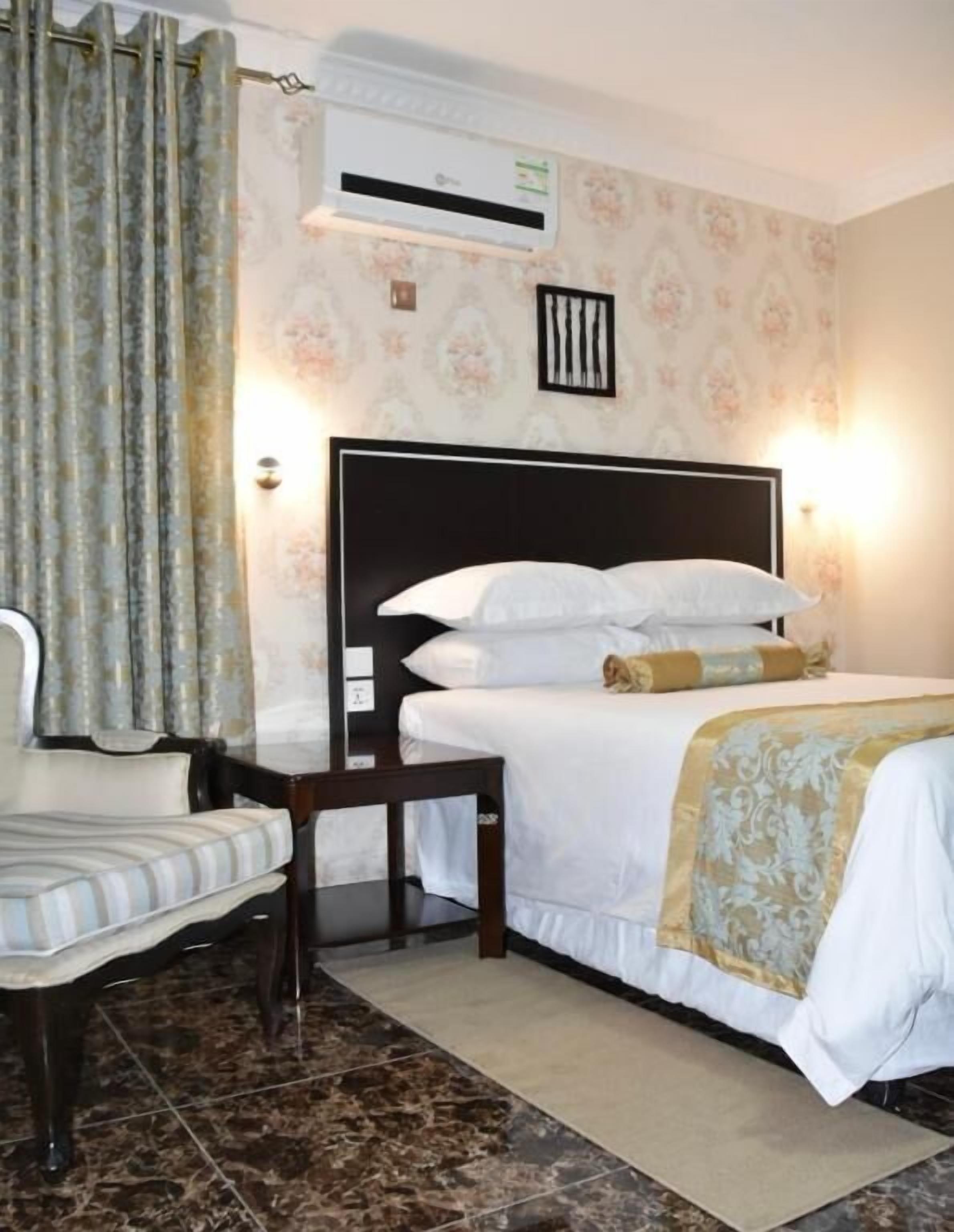 In-room safe, desk, iron/ironing board, free WiFi