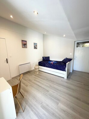 6 Schlafzimmer, Bügeleisen/Bügelbrett, Reisekinderbett, WLAN