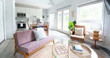 Fully Updated Lake View Home on Thomas Pond