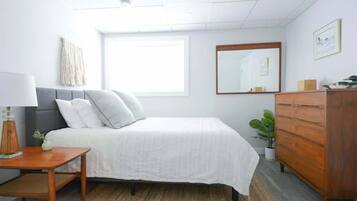 Iron/ironing board, travel cot, WiFi, bed sheets