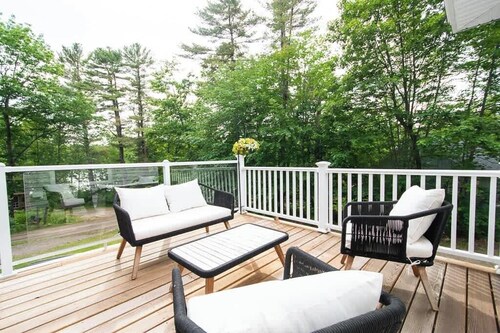 Fully Updated Lake View Home on Thomas Pond