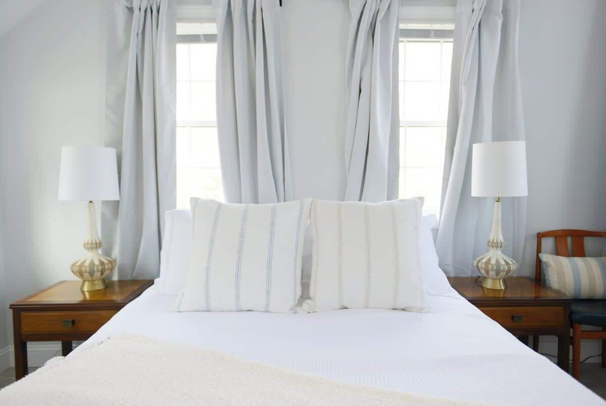 Iron/ironing board, travel crib, WiFi, bed sheets