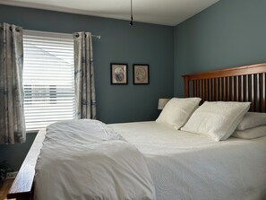 2 bedrooms, iron/ironing board, WiFi, bed sheets - Charming 2-bedroom home. Perfect for traveling professionals Finger lakes Auburn (Auburn)