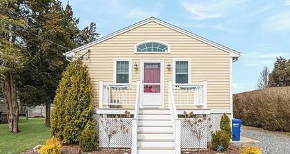 Unwind, Recharge & Feel at Home in Fairhaven. 2 beds and 2 baths, happy vibes