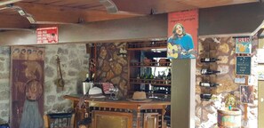 Bar (on property) - Lunarya kulelikonak (Balıkesir)