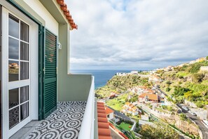 Property grounds - Villa Emilia by Atlantic Holiday (Calheta)