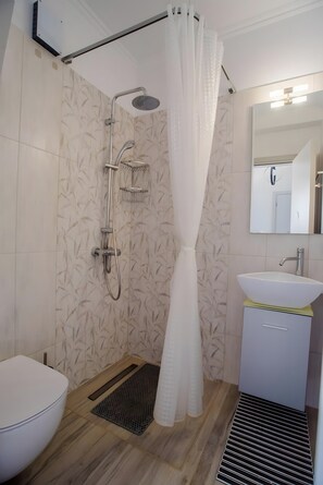 Shower, hair dryer, towels - Intimate Sea View Studio for Two in Kefalonia (Vlachata)