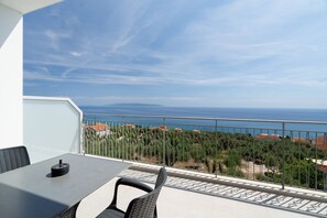 Outdoor dining - Intimate Sea View Studio for Two in Kefalonia (Vlachata)