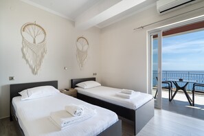 Iron/ironing board, WiFi, bed sheets - Intimate Sea View Studio for Two in Kefalonia (Vlachata)