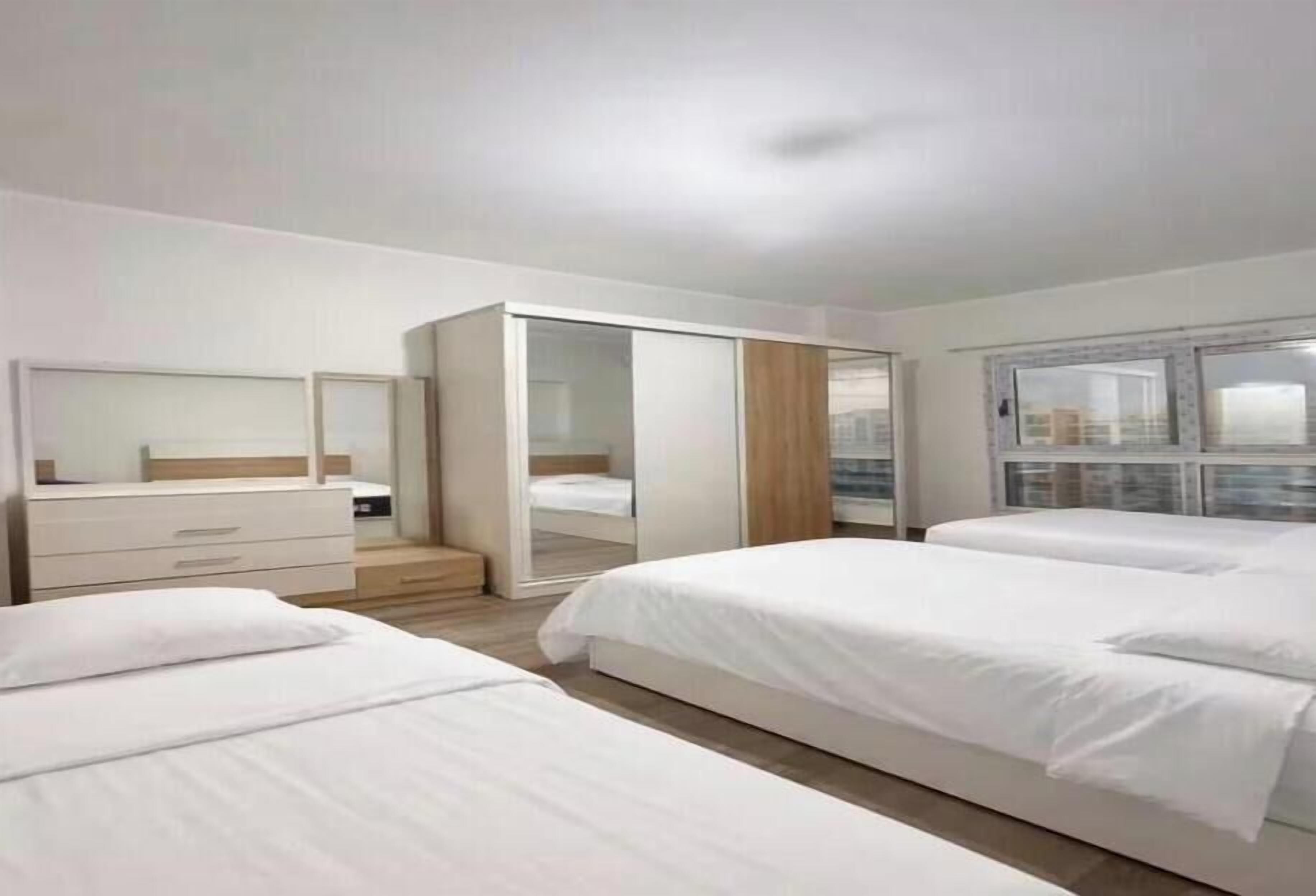 3 bedrooms, bed sheets
