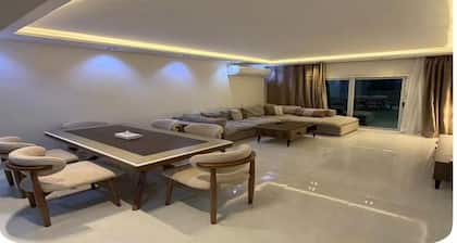 Chic Stays - Premium 3BR Alamein - Sea View
