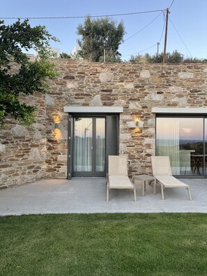 Terrace/patio - On The Rocks - Pebble East - Serviced Villa (Ios)