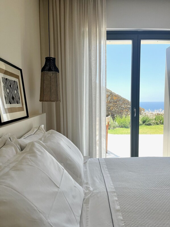 Desk, iron/ironing board, WiFi, bed sheets - On The Rocks - Pebble West - Serviced Villa (Ios)