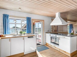 Fridge, dishwasher, cookware/dishes/utensils - "Antonetta" - 80m from the sea by Interhome (Blåvand)