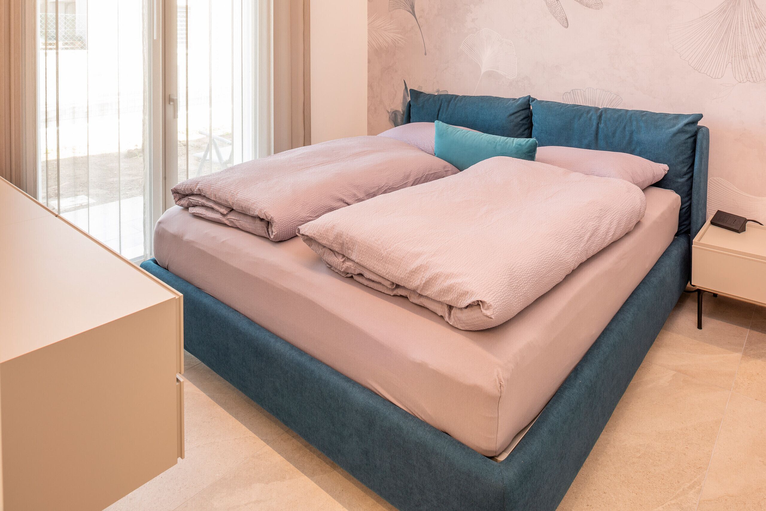 Free WiFi, bed sheets
