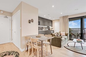 Interior - Stylish two-bedroom flat with a large balcony (London)