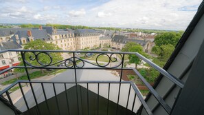 Premium Room | In-room safe, bed sheets - Hotel & Spa Des Beaux-Arts, A Member Of Radisson Individuals (Bourges)