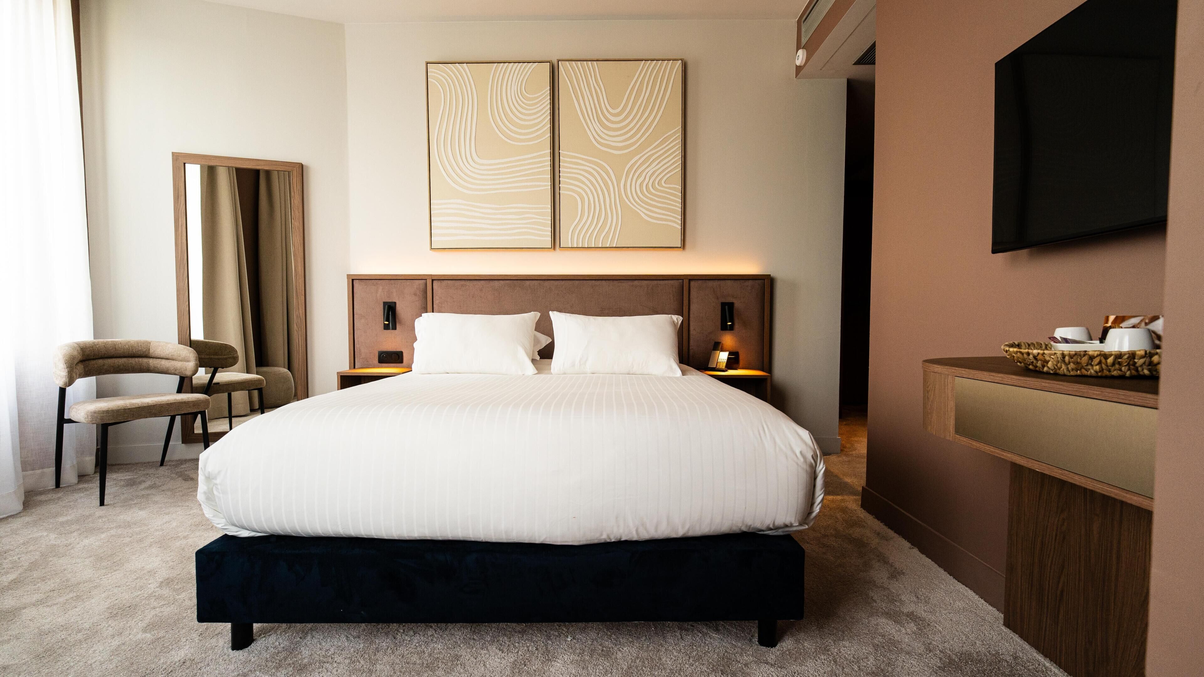 Kamar Premium | Brankas dan didekorasi berbeda-beda