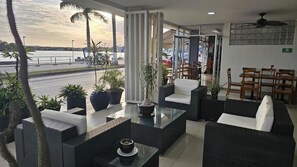 Outdoor dining - Hotel Riviera Tuxpan (Túxpam de Rodríguez Cano)