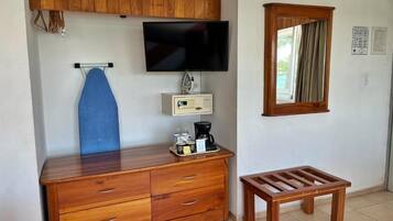 Caja de seguridad en la habitación y escritorio