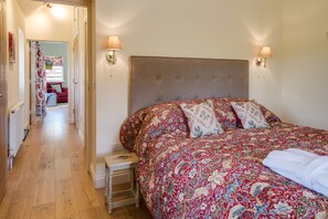 1 bedroom, iron/ironing board, free WiFi, bed sheets - Country Cottage Sleeps 3 With Garden and Parking (Edinburgh)