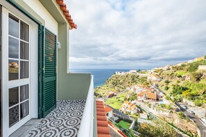 House - Villa Emilia by Atlantic Holiday (Calheta)