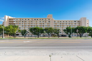 Exterior - Carlos Pointe #126 - Endless Beach | Gulf-Front, Pool + Stunning Sunsets 🌅 (Fort Myers Beach)