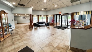 Lobby - Studio 6 Suites – Tiffin, Oh (Tiffin)