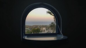 A window with a view of a landscape, including buildings and trees. - Simplicity Suite, Sea view, cosy place near Fira Center, high speed internet! (Fira)