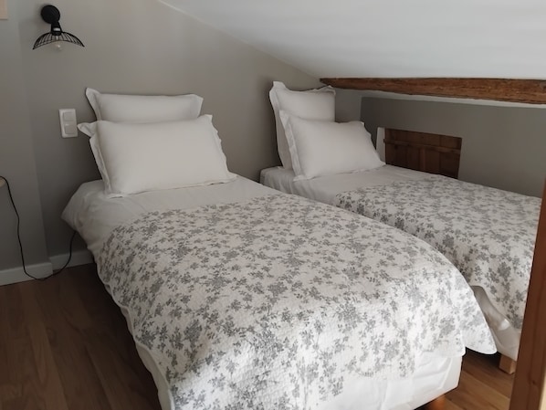 WiFi, bed sheets