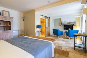 1 bedroom, bed sheets - Air-conditioned “Lavande” Guest Room on Garden Level with Mountain View (Charols)