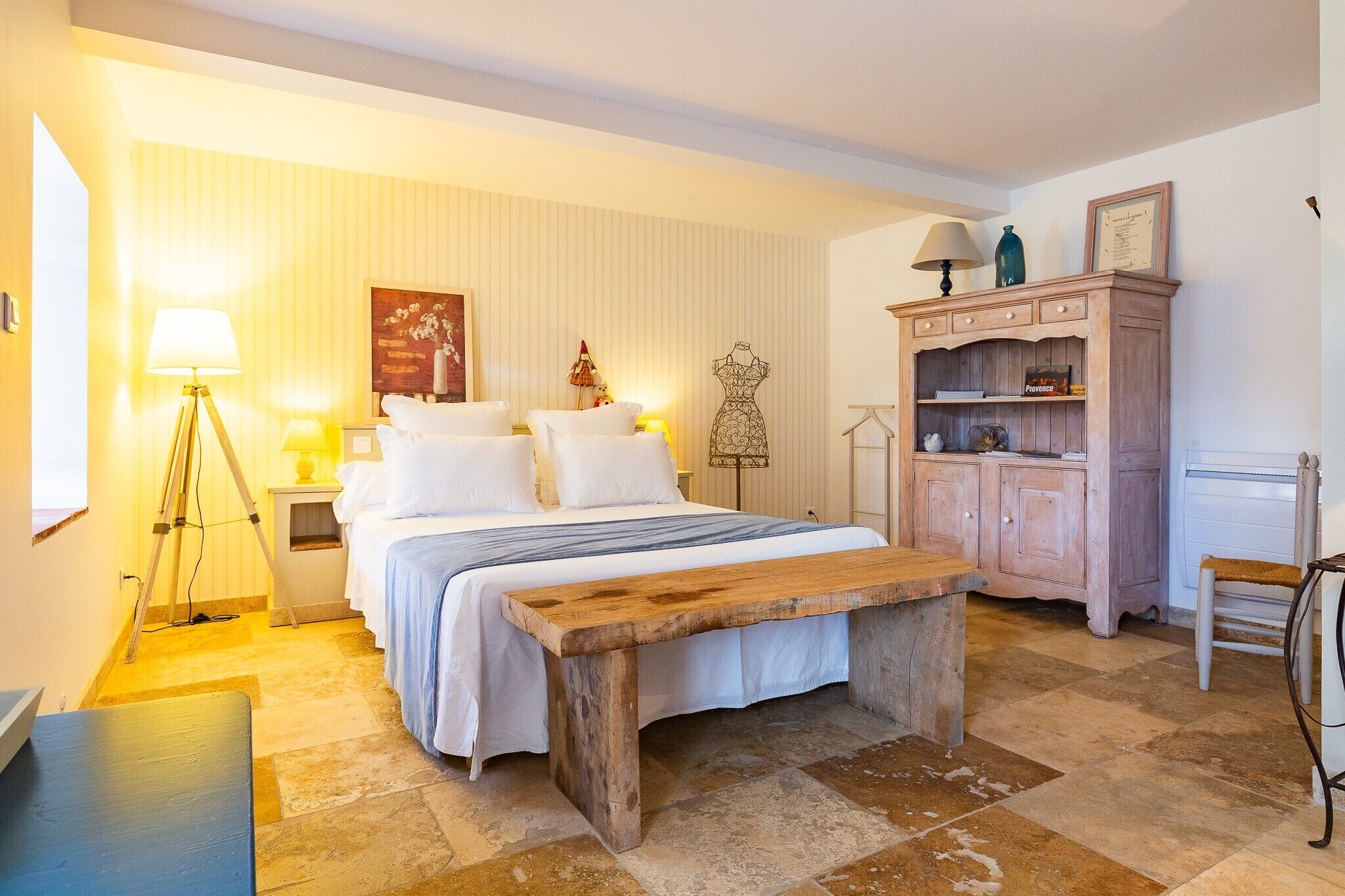 1 bedroom, bed sheets