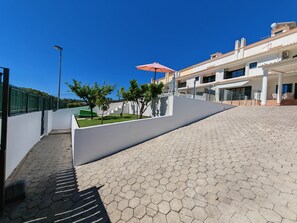 Property grounds - House Caliços with Pool and City View (Albufeira)