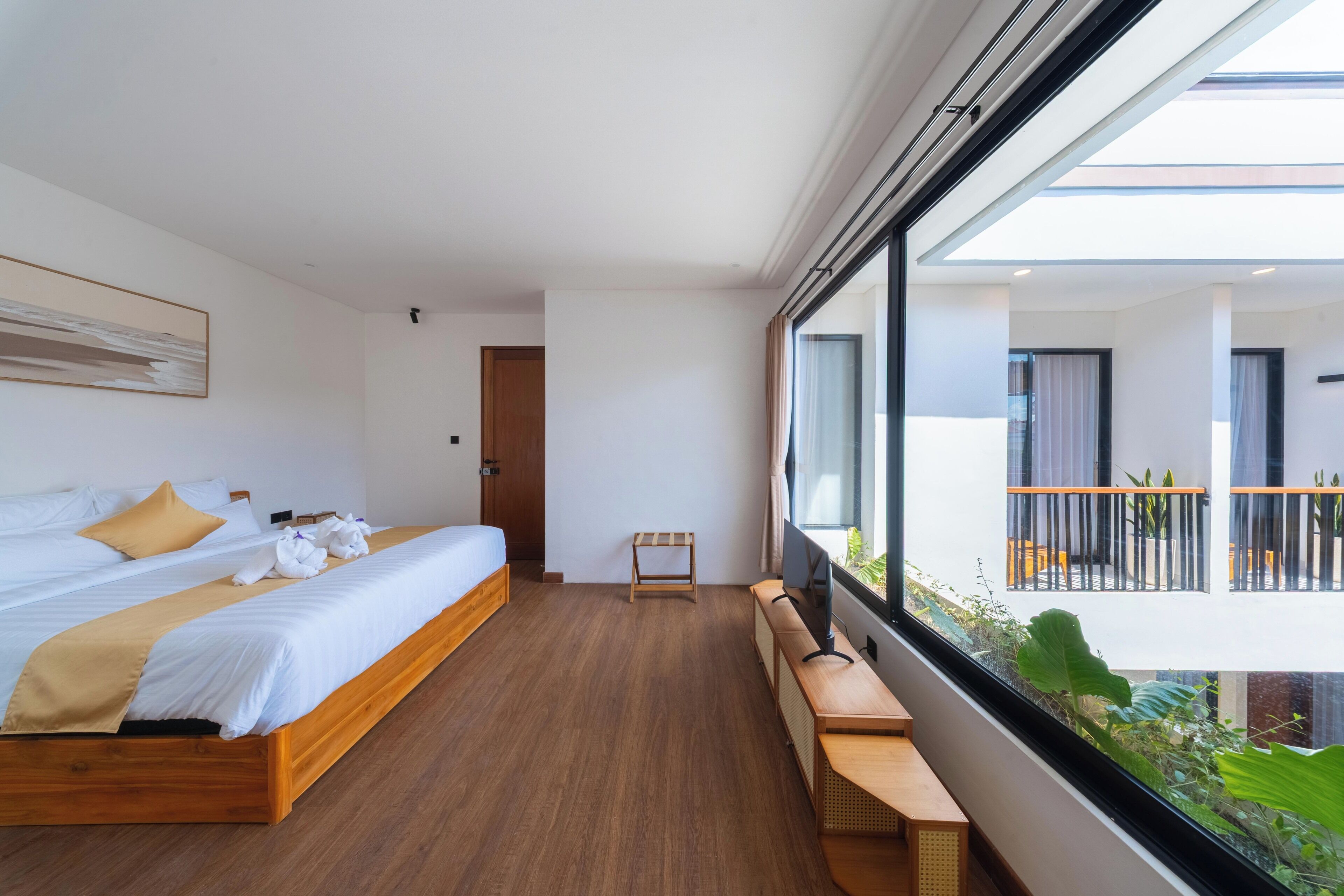 In-room safe, soundproofing, iron/ironing board, free WiFi