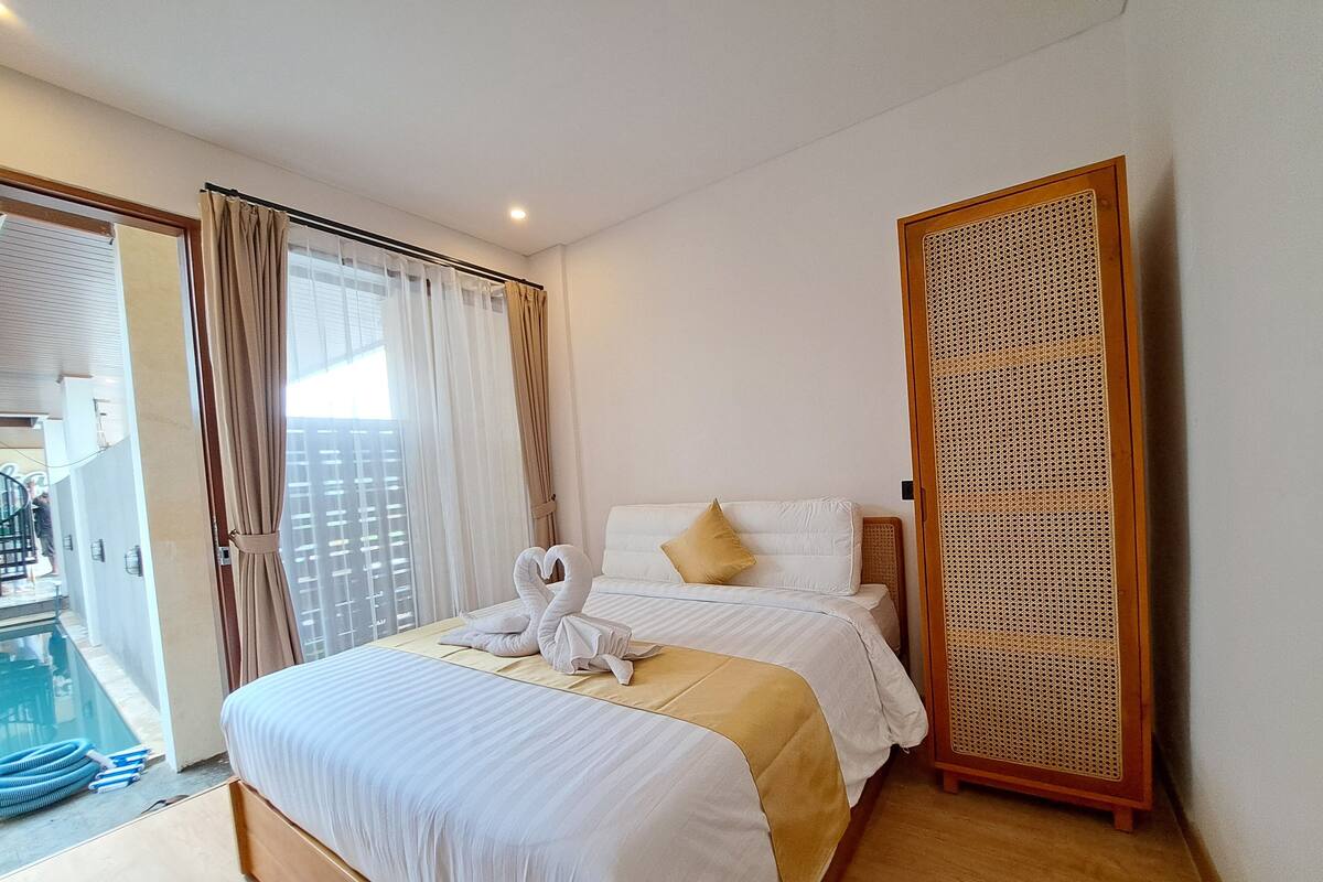 In-room safe, soundproofing, iron/ironing board, free WiFi