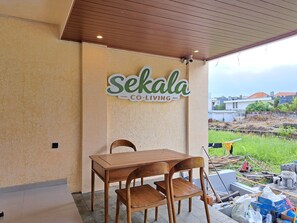 Outdoor dining - Sekala Coliving Canggu (Badung)