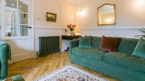 TV, fireplace - Number eight - sleeps 8 guests  in 4 bedrooms (Beaumaris)