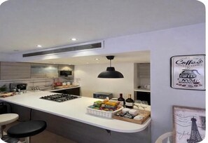 Private kitchen - Chic Stays Gouna - 3BR Scarab Club Townhouse (Red Sea Governorate)
