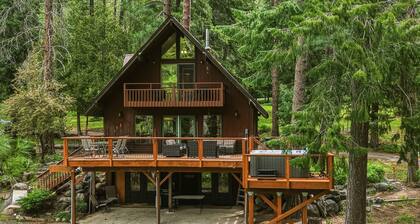 Mountain Cabin w/ Hot Tub - Sleeps 6