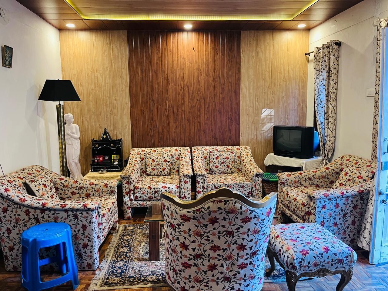المنشأة من الداخل