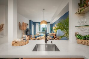 Interior - Luxury Condo~AC~Gym~Parking~99 WalkScore~Workspace (Seattle)