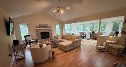 Pine Knoll Shores Vacation House- Private Beach Access-Family Friendly